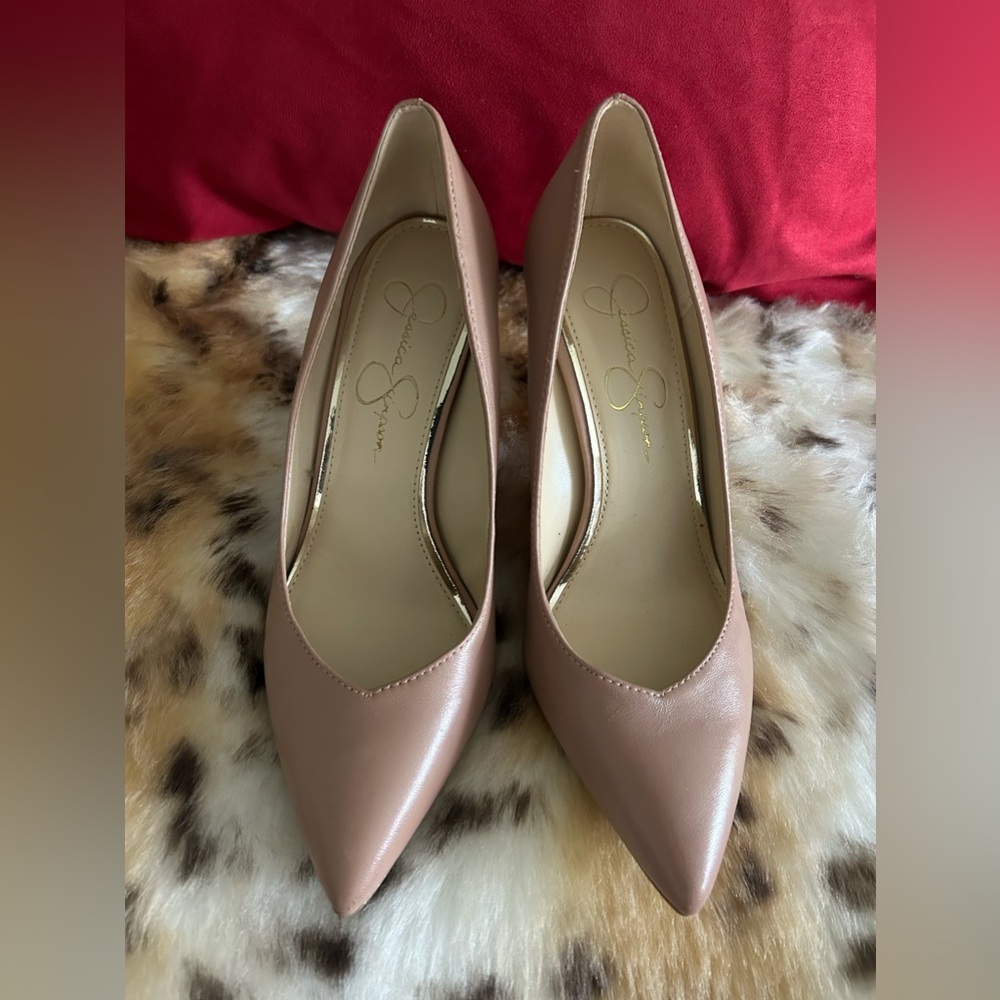 Ten heel shoes.